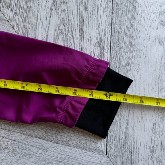 The Running Room | Mid Weight Magenta Reflector Running Jacket - Size S - Picture 10 of 13